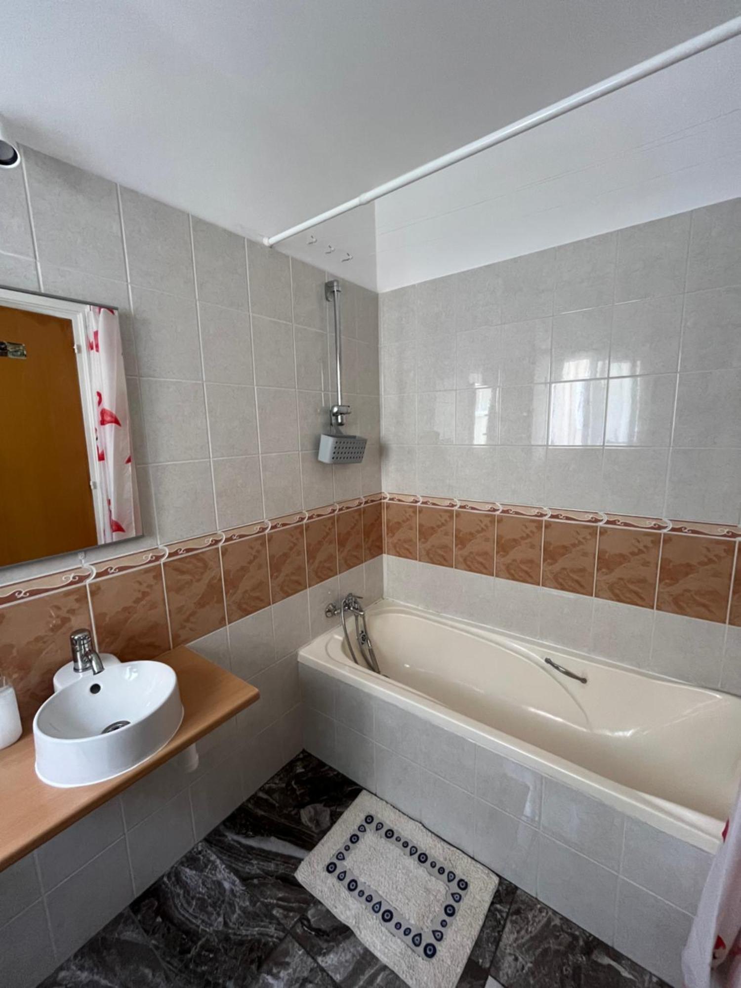 In Residential Complex With Pool Appartement
